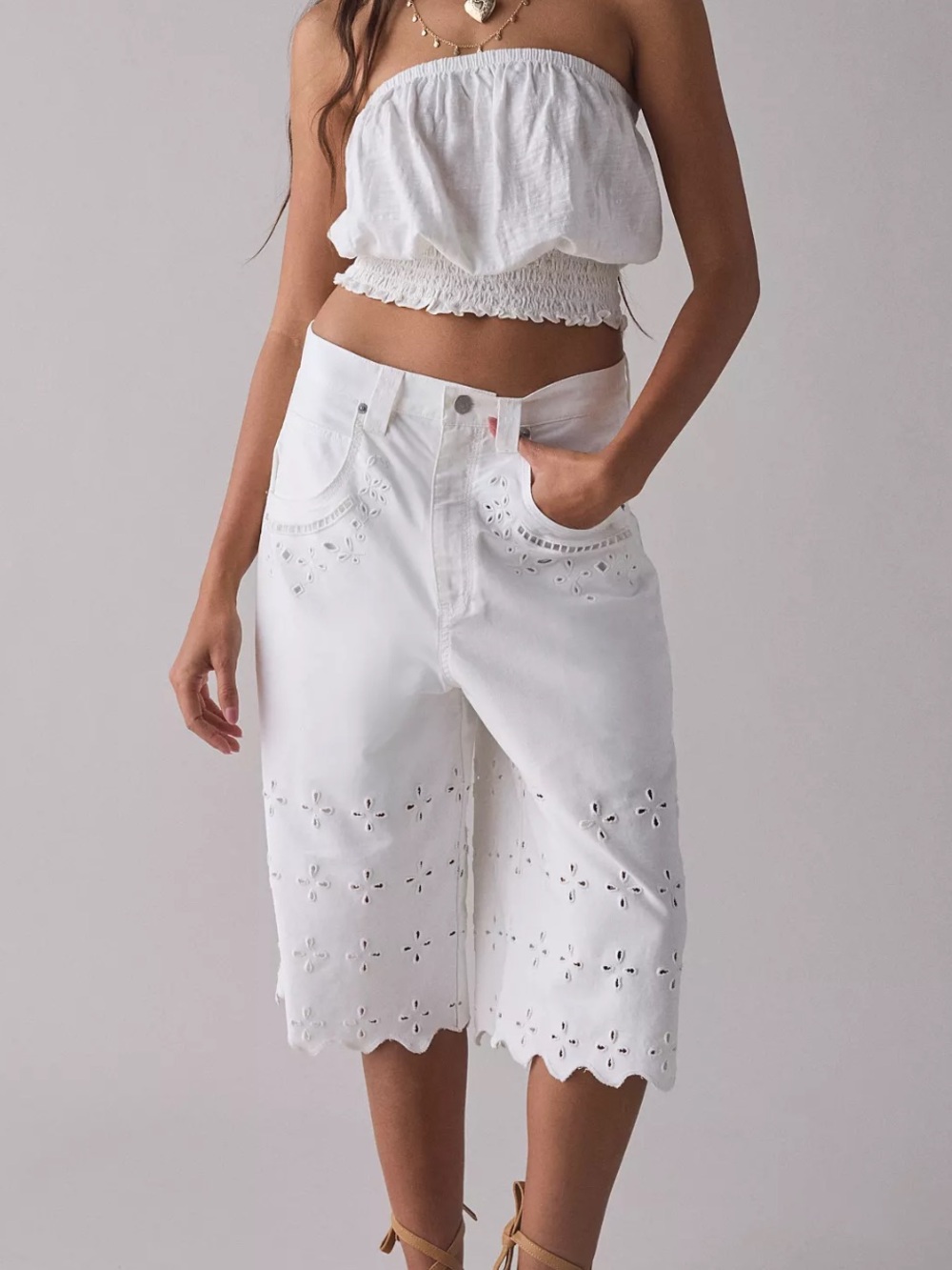 BDG Urban Outfitters White Eyelet Embroidered Carpenter Shorts Size 26